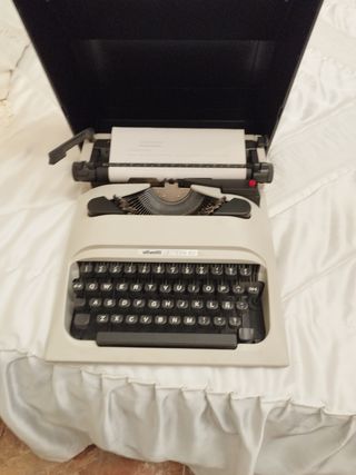 Maquina de escribir olivetti