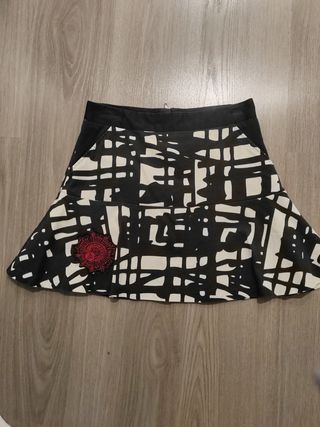 Falda corta desigual
