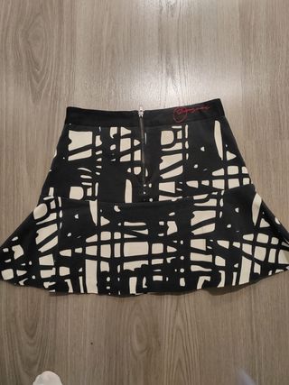 Falda corta desigual