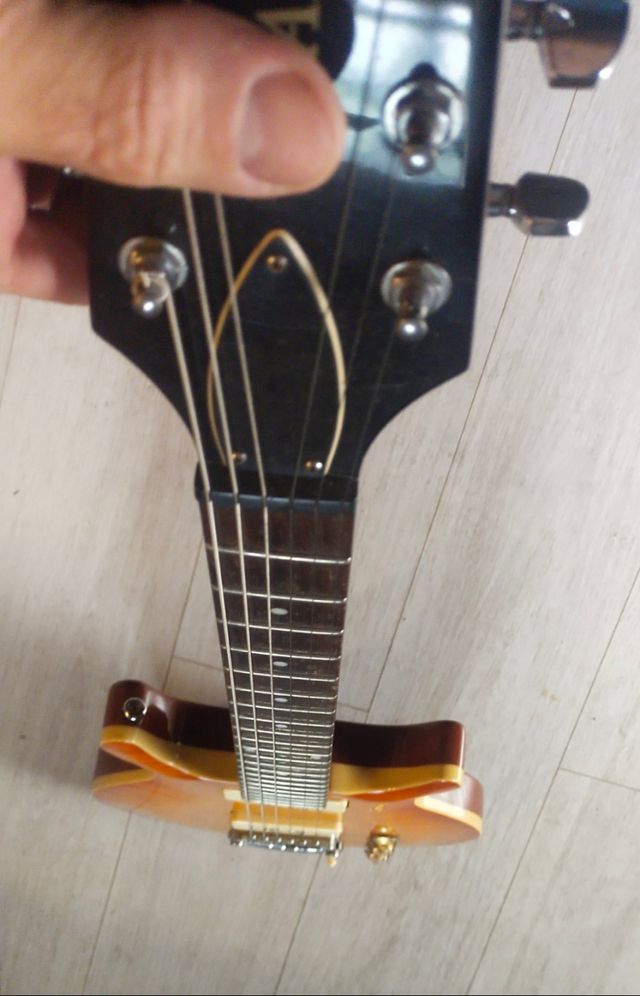 GUITARRA ELECTRICA