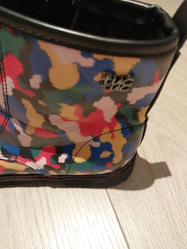 BOTAS DE NIÑA PUESTAS 1VEZ NO HAGO ENVÍOS