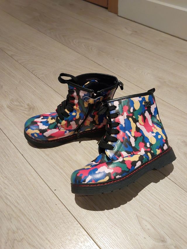 BOTAS DE NIÑA PUESTAS 1VEZ NO HAGO ENVÍOS