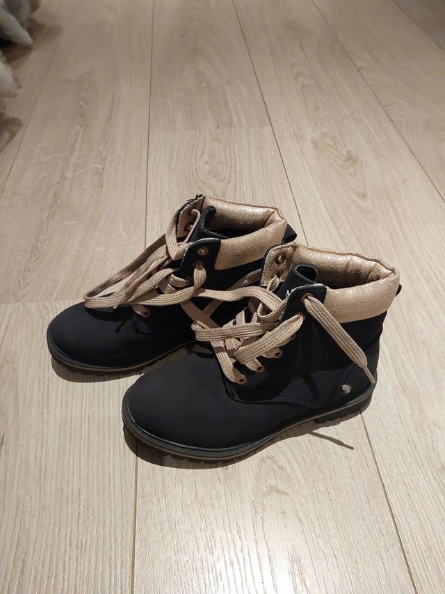 BOTAS DE NIÑA PUESTAS 1VEZ NO HAGO ENVÍOS