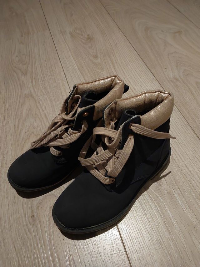 BOTAS DE NIÑA PUESTAS 1VEZ NO HAGO ENVÍOS