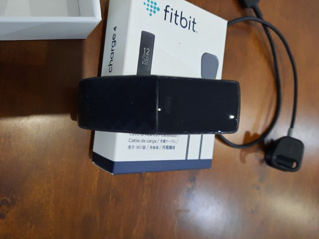 FITBIT CHARGE 4