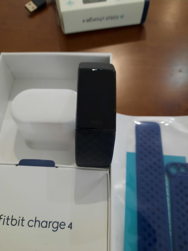 FITBIT CHARGE 4