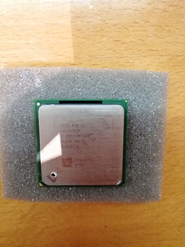 Intel Celeron 2 Ghz '02