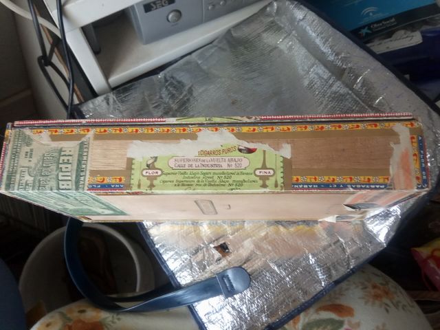 Caja de madera antigua de puros Partagas