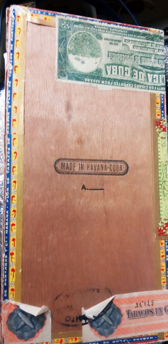 Caja de madera antigua de puros Partagas