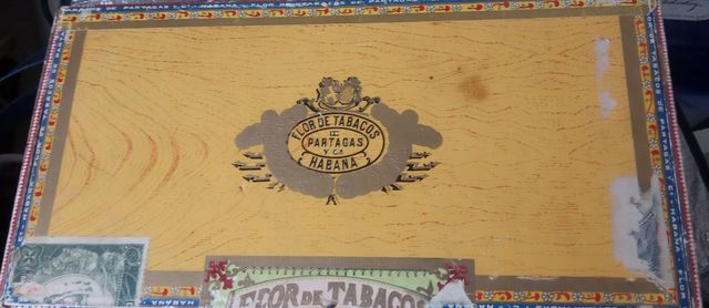 Caja de madera antigua de puros Partagas