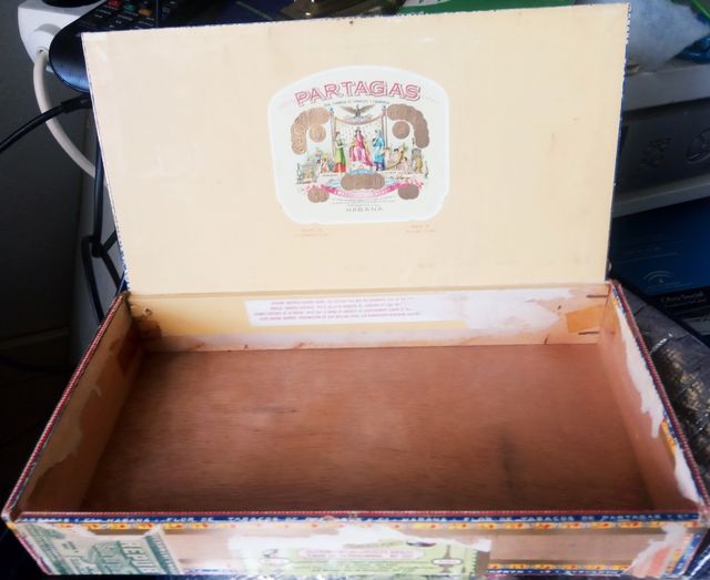 Caja de madera antigua de puros Partagas
