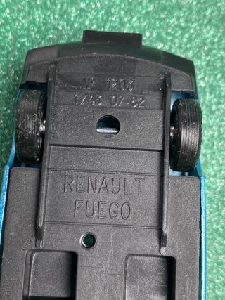 RENAULT FUEGO SOLIDO ESCALA 1:43 MINIATURA MAQUETA