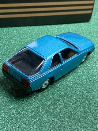 RENAULT FUEGO SOLIDO ESCALA 1:43 MINIATURA MAQUETA