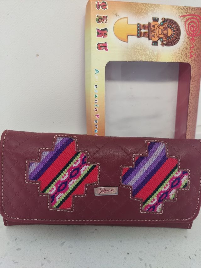 Cartera de piel. Mujer.