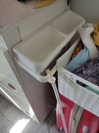 Cómoda cambiador con bañera integrada URGE