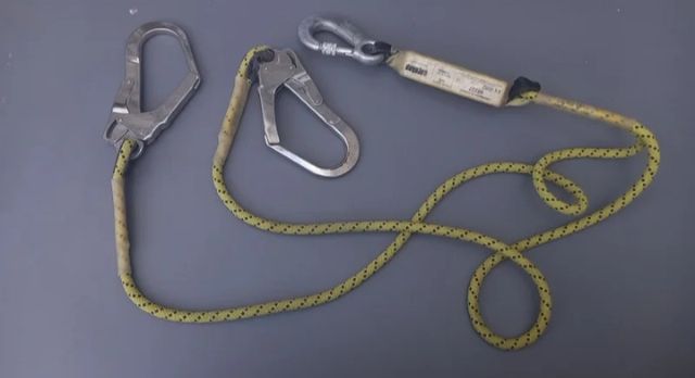 Doble gancho para trabajos en altura