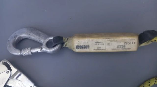 Doble gancho para trabajos en altura