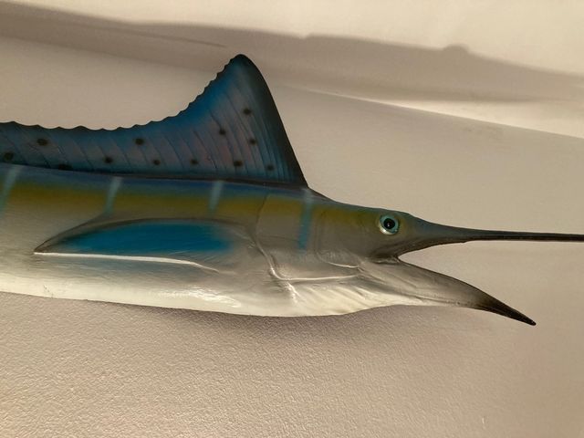 Figura de fibra pez espada o marlin