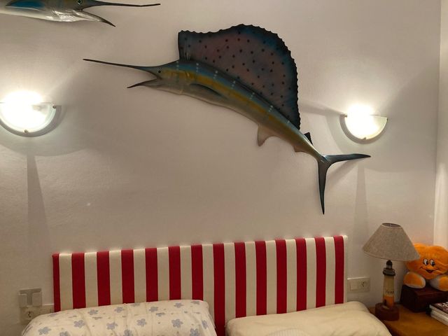 Figura de fibra pez espada o marlin