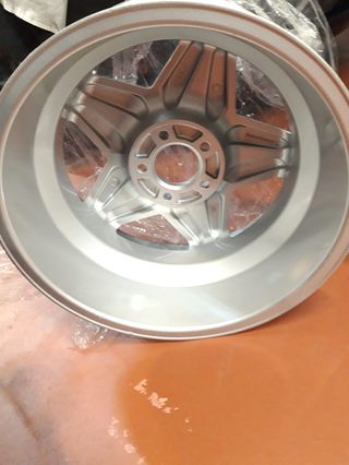 2 + 2 Llantas Borbet 17" 5x112 y sus tapas.