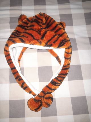 Cappuccio da tigre peluche realizzato in cotone