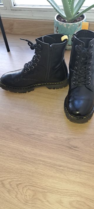 Botas negras piel tipo Dr. Martens 