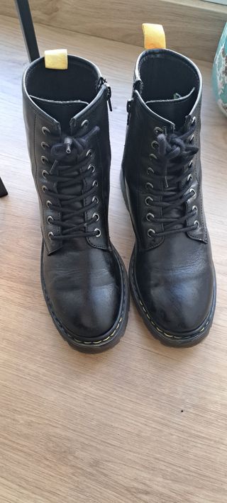Botas negras piel tipo Dr. Martens 