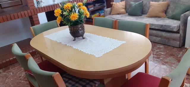 MESA DE COMEDOR EXTENSIBLE Y 6 SILLAS