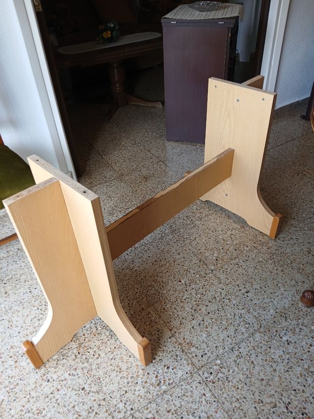 MESA DE COMEDOR EXTENSIBLE Y 6 SILLAS