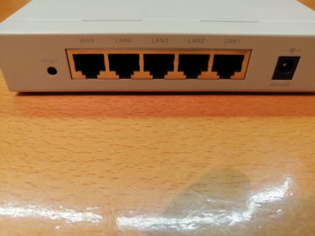 Supporto Firewall SPI CON SWITCH 4P 10 100 Digicom