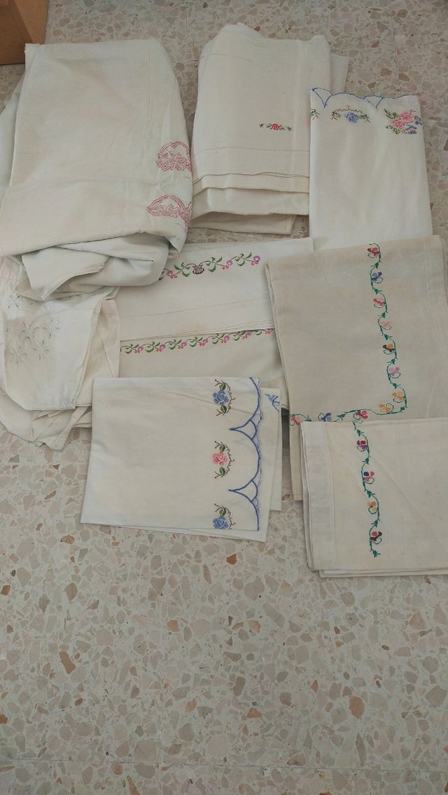 juegos sabana y un mantel antiguo