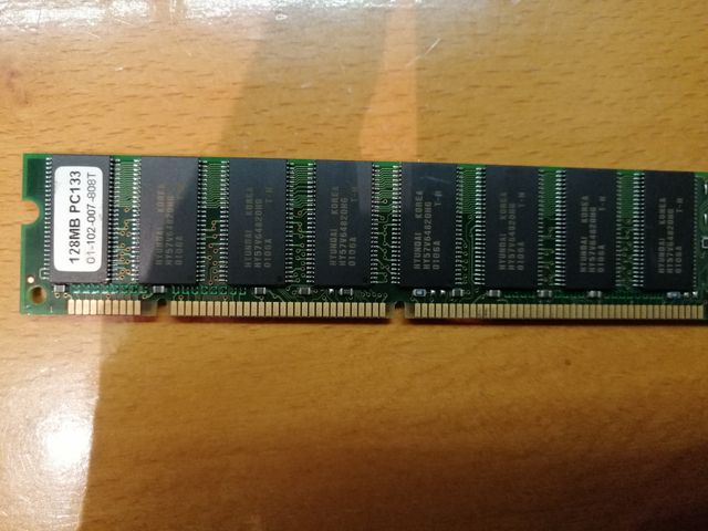 3 RAM PC133 e DDR 333