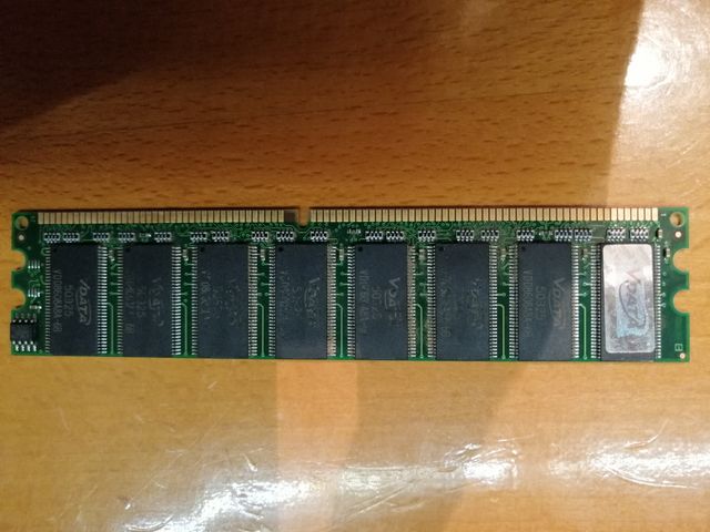 3 RAM PC133 e DDR 333