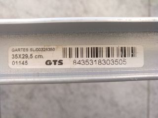 Juego de escuadras galvanizadas de 35 x 29,5 cm.