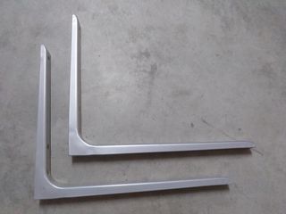 Juego de escuadras galvanizadas de 35 x 29,5 cm.