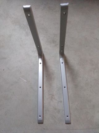 Juego de escuadras galvanizadas de 35 x 29,5 cm.