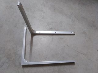 Juego de escuadras galvanizadas de 35 x 29,5 cm.