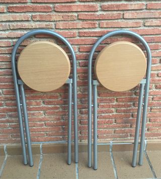 Conjunto de dos taburetes altos