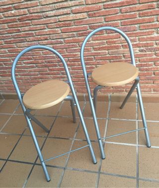 Conjunto de dos taburetes altos
