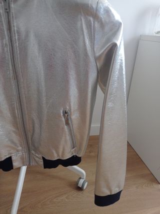 Cazadora bomber plateada Zara