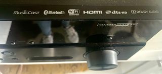 home cinema Yamaha Music Cast y altavoces