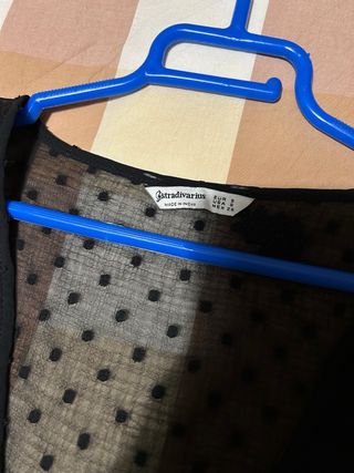 blusa lunares Stradivarius