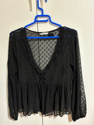 blusa lunares Stradivarius