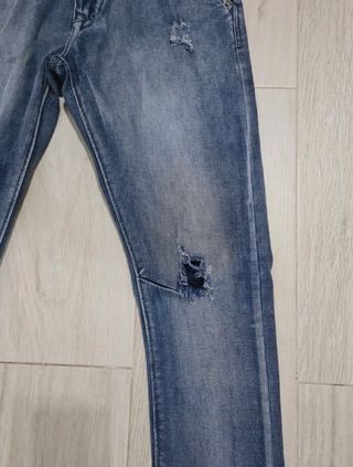 Vaquero roto Armani