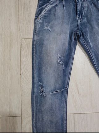 Vaquero roto Armani