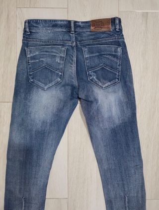 Vaquero roto Armani