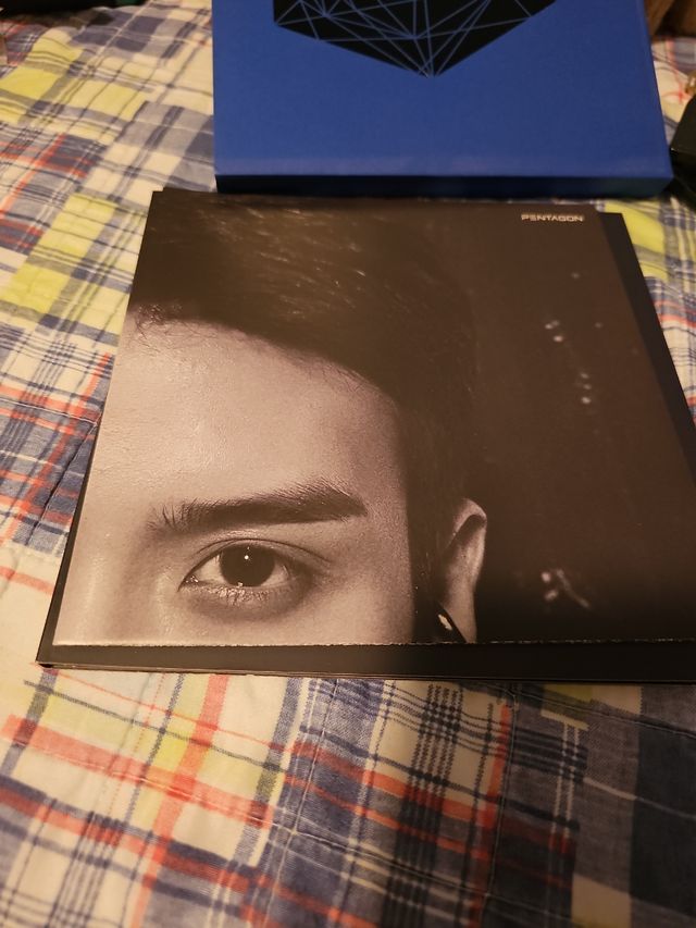 Álbum Pentagon The Black Hall