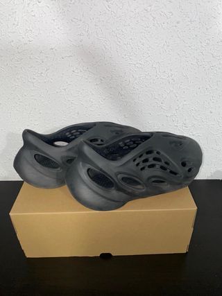 Yeezy Foam ONYX (42)