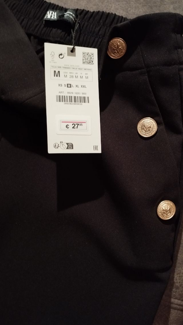 Pantalón negro M. Zara. Goma por detrás.