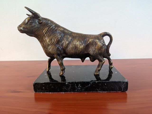 Escultura toro de Lidia